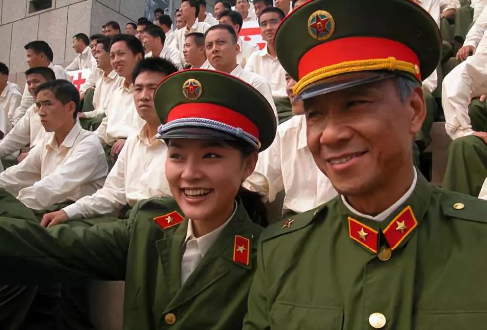 穿警服的那些女孩兒(全集)